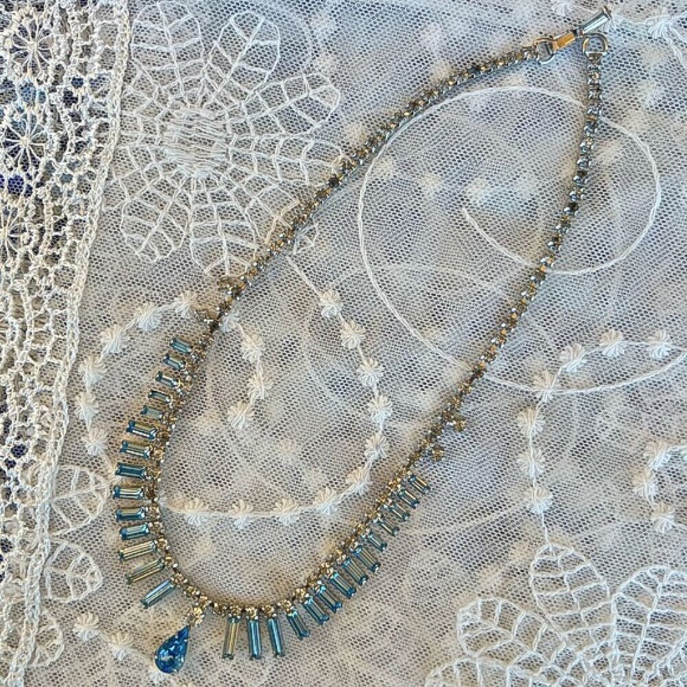 SOLD Vintage 50’s Blue Rhinestone Necklace w/Extender & Original Box - Picture 5 of 15